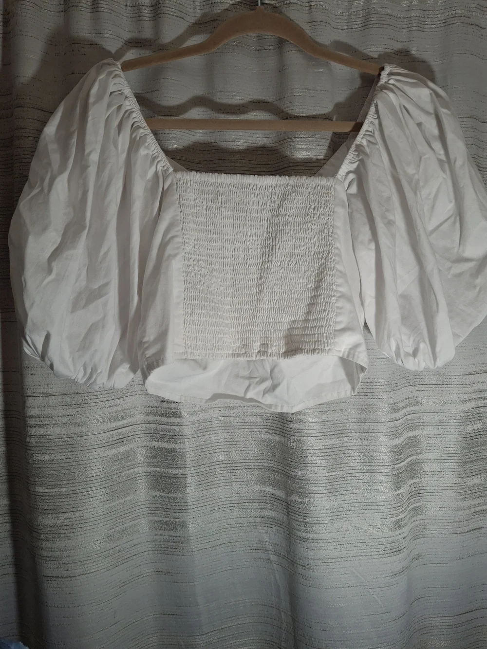 Abercrombie & Fitch White Puff Sleeve Crop Top with Center Ring